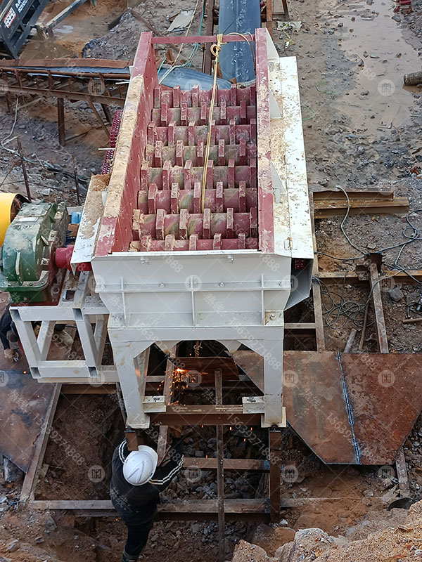 云南多級聯動滾軸篩客戶現場