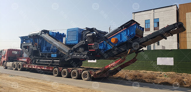 反擊式移動破碎站發(fā)貨現(xiàn)場